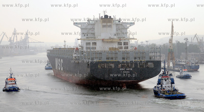 Do gdynskiego portu wplyna kontenerowiec MSC Asya -...