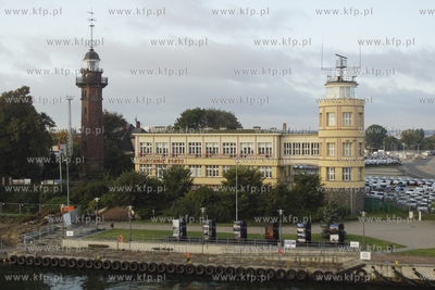 Gdańsk, Nowyt Port. Kapitanat Portu i latarnia morska....