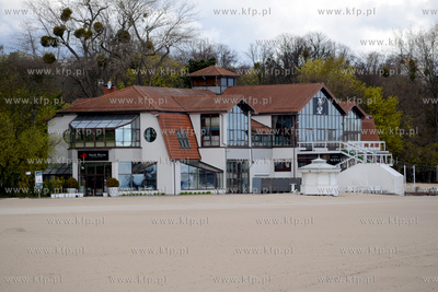 Sobota 25 kwietnia 2020 roku w Sopocie, godziny przedpołudniowe...