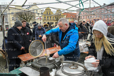 Uroczystosci na rynku w Kościerzynie z okazji 102....