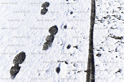 Zima we wsi Dobrzewino na Kaszubach w powiecie wejherowskim....