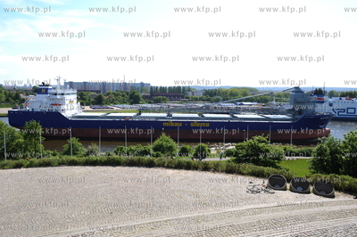 Do Gdańska przyplynal statek BULKNES z kruszywem pod...