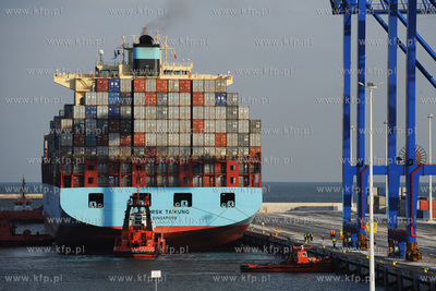 Do terminala kontenerowego DCT GDANSK S.A. wplynal...