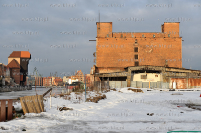 Gdansk. Wyspa Spichrzow. Nz. widok na Motlawe i stary...