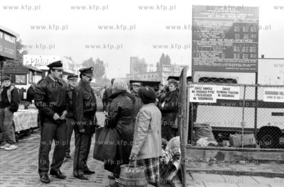 Targowisko miejskie, rynek w Gdansku Przymorzu. 10.1992...
