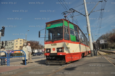 Przystanek tramwajowy Nowe Ogrody na skrzyzowaniu ulic...