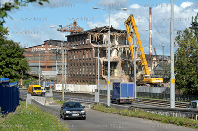 Wyburzanie stoczniowych budynkow przy ul. Jana z Kolna.
06.09.2012...