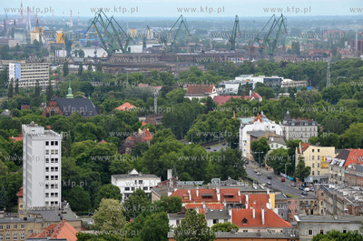 Wrzeszcz. Widok na Stocznie Gdansk z budowanego Centrum...