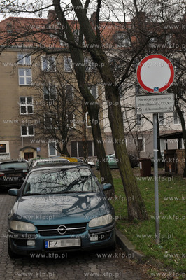 Samochody z rejestracjami spoza Gdanska zaparkowane...