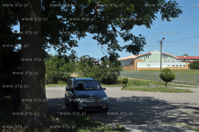 Zukowo, okolice dworca PKP, w oddali gimnazjum. 10.07.2014...