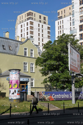 Gdańsk Wrzeszcz. Ul. Paryzantow. Slup ogloszeniowy,...
