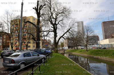 Gdansk. Ul. Rybaki Gorne maf kanalem Raduni. 8.04.2016...