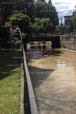 Kajakiem po Kanale Raduni w Gdańsku. 19.07.2016 fot....