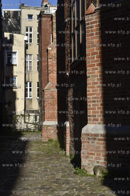 Gdańsk. Zaułek Zachariasza Zappio obok kościoła...