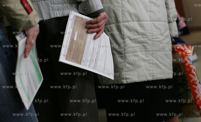 Gdansk. Urzad Skarbowy nr 1. Podatnicy skladaja zeznania...