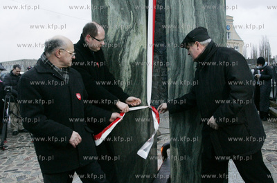 Gdans. Odsloniecie pomnika przy Centralnym Muzeum Morskim...