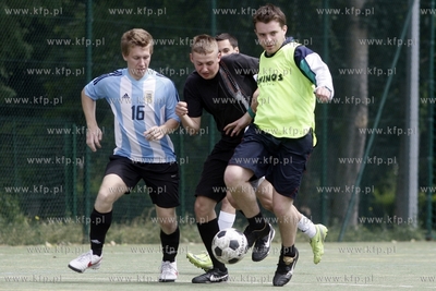 Gdansk Zaspa. Pilkarski turniej dzikich druzyn Do przerwy...