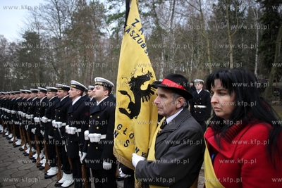 Cmentarz Srebrzysko w Gdansku. Pogrzeb Brunona Synaka.
21.12.2013
fot....