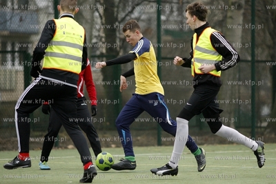 Gdansk Zaspa. Pilkarski turniej dzikich druzyn Do przerwy...