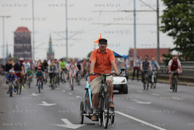 Wielki przejazd rowerowy. Na zdjęciu cykliści na...