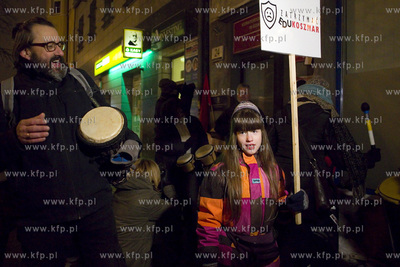 Manifestacja rodziców pod budynkiem  Kuratorium Oświaty...
