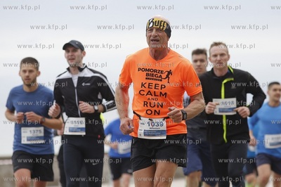 Gdynia. Bieg Europejski. Nz. biegacze na bulwarze nadmorskim.
07.05.2017
fot....