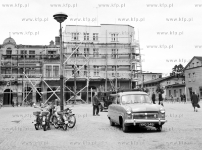 Rynek w Kartuzach na Kaszubach. 0002673z 1965 Fot....