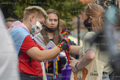 Gdańsk. Manitestacja Jestem LGBT na Długim Targu....