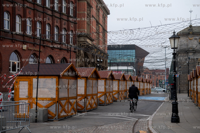 Na Targu węglowym w Gdańsku rozstawiane są pawilony...
