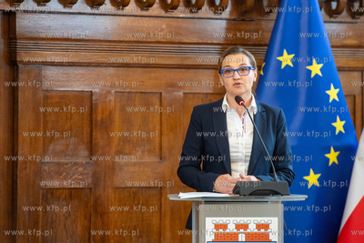 XIV sesja Rady Miasta Sopotu. Podczas sesji wręczono...