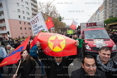 Berlin. Demonstracja grup lewicowych i antyfaszystow...