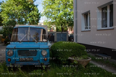 Gdańsk, Wrzeszcz, ul. Partyzantów. Nz. Samochód...