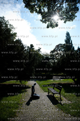 Park Kuzniczki  - zabytkowy, niewielki park w Gdansku...