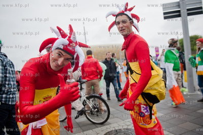 Gdansk Arena. Kibice wchodza na mecz mistrzostw Europy...