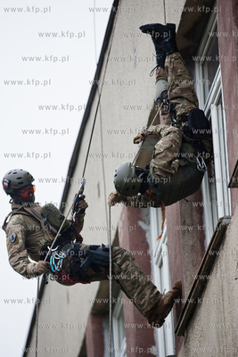 Gdansk. Gimnazjum nr 29 na Suchaninie. Pokazy Gdanskiej...