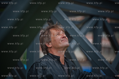 Gdansk. Skwer przy Wielkim Mlynie. Montaz instalacji...