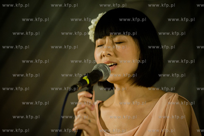 Gdansk. Chinska noc w Muzeum Bursztynu.
Nz piosenkarka...