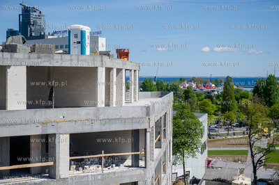 Gdynia. Uroczyste zawieszenie wiechy na nowo powstajacym...