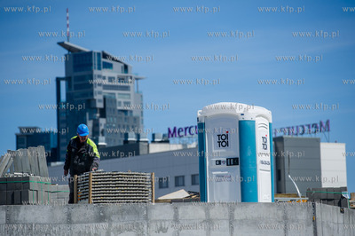 Gdynia. Uroczyste zawieszenie wiechy na nowo powstajacym...