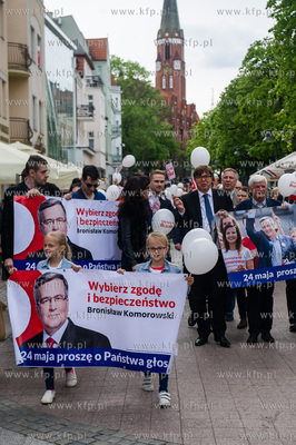 Sopot. Marsz poparcia dla Prezydenta Bronislawa Komorowskiego...