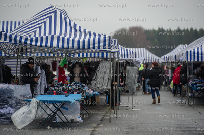 Gielda samochodowa w Pruszczu Gdanskim. Jedno z
najwiekszych...