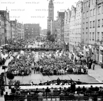 Oficjalna manifestacja na Dlugim Targu w Gdansku. 1964...