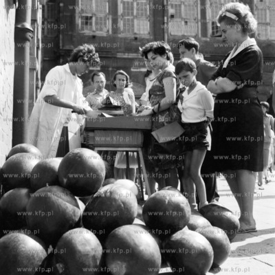 Sprzedaż arbuzów na Długim Targu w Gdańsku. (Lata60)
08.1963
0007057z_sierpien
Fot....