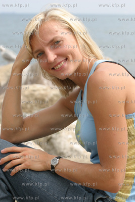 Tyczkarka Anna Rogowska na plazy w Gdyni Orlowie. 22.07.2004...