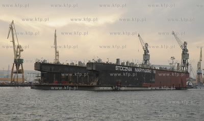 Nabrzeza gdynskiego portu. Nz. Suchy dok w Stoczni...