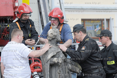 Wejherowo. Strazacy z Panstwowej Strazy Pozarnej z...