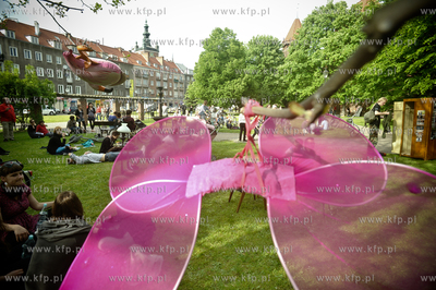 Dzielnica - stolica - Streetwaves. Akcja miejska wyprowadzajaca...