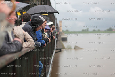 Tczew przygotowuje sie na nadejscie fali powodziowej....