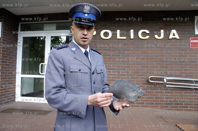 Ustka. Nieznany przedmiot spadl na teren fabryki Hydro-Naval...