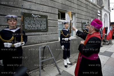 Uroczystosc odsloniecia dwoch tablic pamiatkowych na...